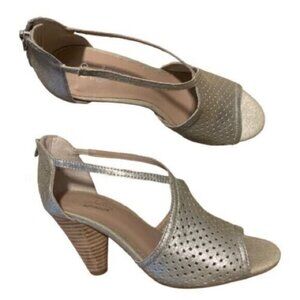 Women’s 7.5 Seychelles Silver Peep Toe Heels